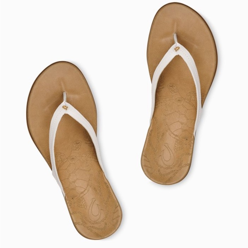 OluKai Women’s White and Tan Leather Flip Flop Sandals